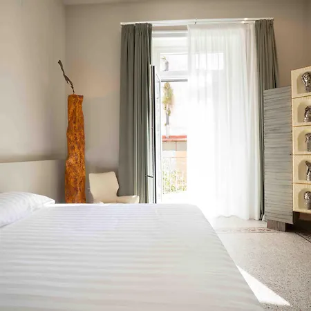 Atelier Ines Gallery 3*